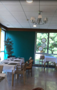 Photo de galerie - Peinture dans une salle de restauration.