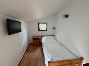 Photo de galerie - Pose de TV au mur avec pose de goulotte pour cacher les fils