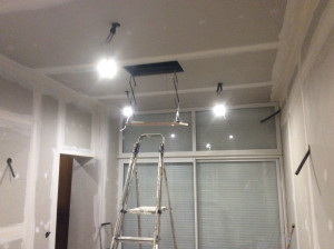 Photo de galerie - Pose ascenseur vidéo projecteur et installation électrique 