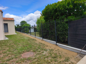 Photo de galerie - Clôture rigide avec sous bassement béton 