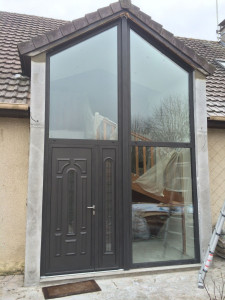 Photo de galerie - Pose d'une porte avec vitre fixe