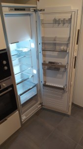 Photo de galerie - Réfrigérateur encastré avec porte de type cantilever