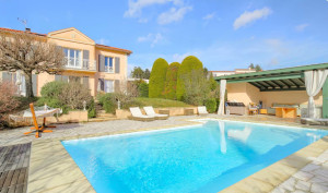 Photo de galerie - Suivi complet d’une propriété avec piscine : entretien régulier, contrôle du logement et des extérieurs, coordination des différents prestataires et interventions selon les besoins.