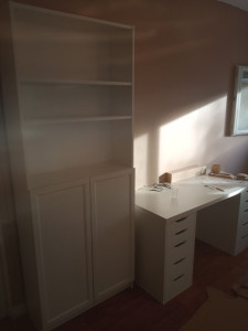 Photo de galerie - Montage d'un meuble de rangement plus un bureau 