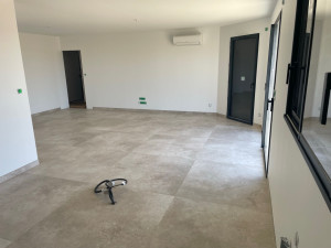 Photo de galerie - Carrelage 120x120 imitation travertin 