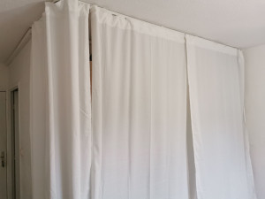 Photo de galerie - Installations de tringles et rideaux de séparation 