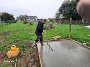 Photo de galerie - Coulage d'une dalle pour abris de jardin 