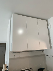 Photo de galerie - Fixation des meubles de cuisine 