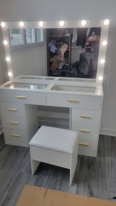 Photo de galerie - Montage d’une coiffeuse. 