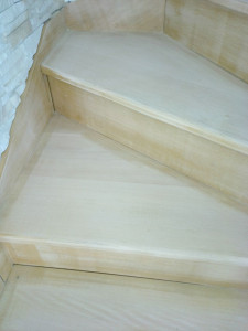 Photo de galerie - Ponçage escalier 