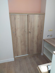 Photo de galerie - Installation placard porte coulissante