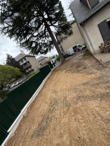 Photo de galerie - Terrassement du jardin
rajout de terre et remise à niveau du terrain
