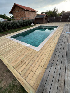 Photo de galerie - Pose d’une terrasse de 90m2 en pin cl4.