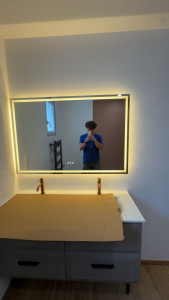 Photo de galerie - Pose miroir robinet meuble vasque 