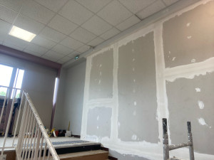 Photo de galerie - Placo et bande peinture à la fin. 
