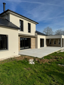 Photo de galerie - Ravalement neuf et parement pierres 