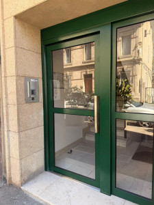 Photo de galerie - Porte d entrée d immeuble