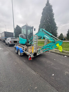 Photo de galerie - Location avec chauffeur mini pelle 3T kobelco 2024 et mini pelle  1,7T