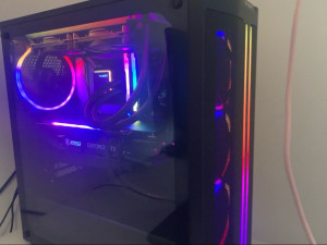 Photo de galerie - Montage d’une configuration gaming à la demande d’un client. boîtier RGB, Intel i5 12600k, 32go de ram 3200mhz, RTX 3070 MSI. 