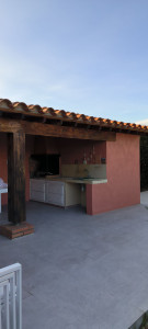 Photo de galerie - Décapage poutre et reverni plus murs peints 