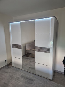 Photo de galerie - Armoire 3 portes