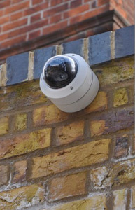 Photo de galerie - Installation des caméra de surveillance