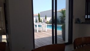 Photo de galerie - Loix - île de Ré :
- entretien de la maison 
- préparation des chambres
- accueil et départ des clients (français & étrangers)
- à disposition pendant le séjour pour répondre aux moindres besoins des vacanciers.