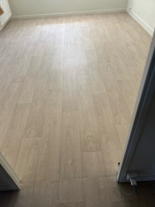Photo de galerie - Pose de lino en imitation parquet 
