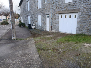 Photo de galerie - Nettoyage devant une maison , désherbage , debroussaillage 