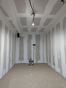 Photo de galerie - Application des bandes à joints.
