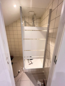 Photo de galerie - La pose de parois de douche 