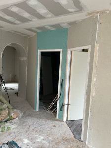 Photo de galerie - Cloison avec porte et passage avec un arrondi 