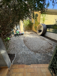 Photo de galerie - Désherbage et soufflage de feuille sur la commune de mormoiron