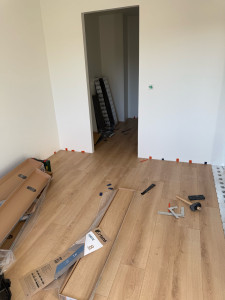 Photo de galerie - Pose d’un parquet flottant 60 m2