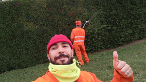 Photo de galerie - Débroussailleuse et taille haie des jardins 