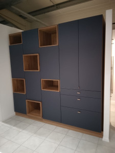 Photo de galerie - Pose dressing en salle expo pour Cuisinella