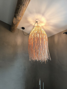 Photo de galerie - Pose d'un lustre .