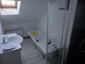 Photo de galerie - Installation douche, baignoire et lavabo.
évacuation avec tube multicouche 