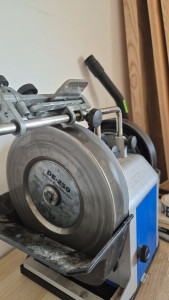 Photo de galerie - Service d'affûtage
Couteaux
Lame d'outils tranchant (rabots, ciseaux à bois, sécateurs etc) 