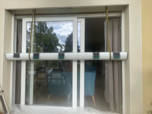 Photo de galerie - Remplacement d’un ancien tablier de volet roulant par un nouveau 