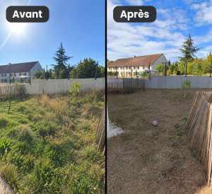 Photo de galerie - Remise au propre complète d’un extérieur avec herbes hautes.  Débroussaillage de l’ensemble du terrain, tonte de la pelouse afin de retrouver un jardin propre et dégagé. Travail réalisé avec soin en respectant les plantations et les aménagements. 