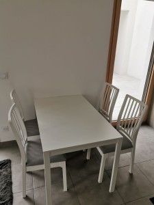 Photo de galerie - Table extensible et 4 chaises ikea 