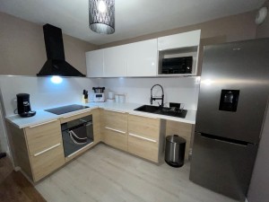 Photo de galerie - Cuisine complète (mur,sol,meuble,plan de travail etc )