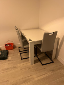 Photo de galerie - Installer une table et 4 chaises