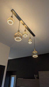 Photo de galerie - Pose d'un luminaire dans une cuisine