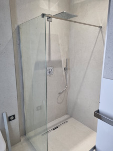 Photo de galerie - Création d’une douche à l’italienne avec robinetterie Grohe encastré 