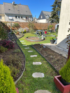 Photo de galerie - Réalisation de pose de bordure. Voilà ce que ça donne une fois fini de poser.