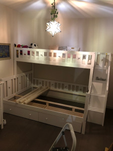 Photo de galerie - Montage d’un lit superposé avec escalier 