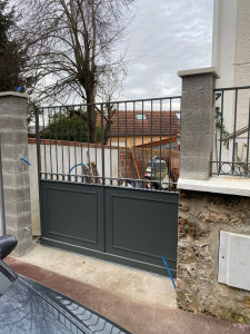 Photo de galerie - Pose porte culisante avec moteur 