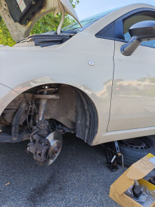 Photo de galerie - Changement des disques et plaquettes de frein pour cette Fiat 500 